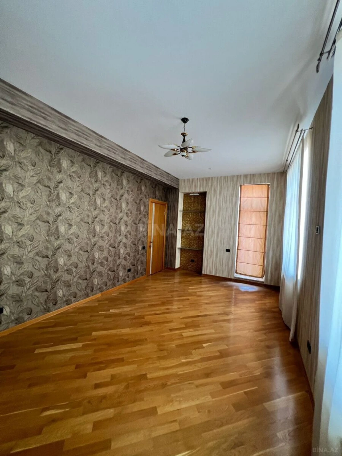 Satılır 5 otaqlı mənzil 411 m²