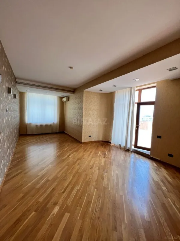 Satılır 5 otaqlı mənzil 411 m²