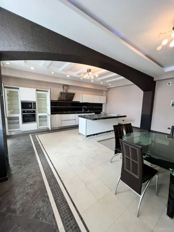 Satılır 5 otaqlı mənzil 411 m²