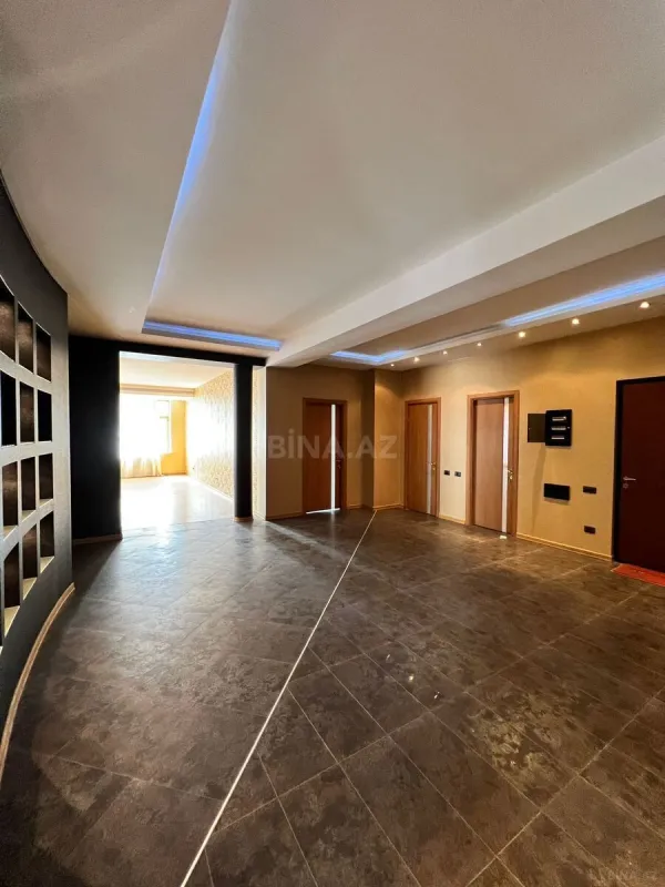 Satılır 5 otaqlı mənzil 411 m²