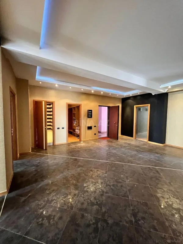 Satılır 5 otaqlı mənzil 411 m²