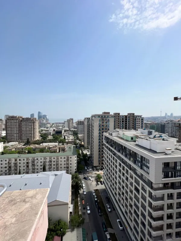 Satılır 5 otaqlı mənzil 411 m²