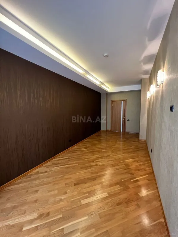 Satılır 5 otaqlı mənzil 411 m²