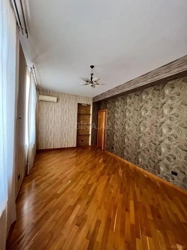 Satılır 5 otaqlı mənzil 411 m²