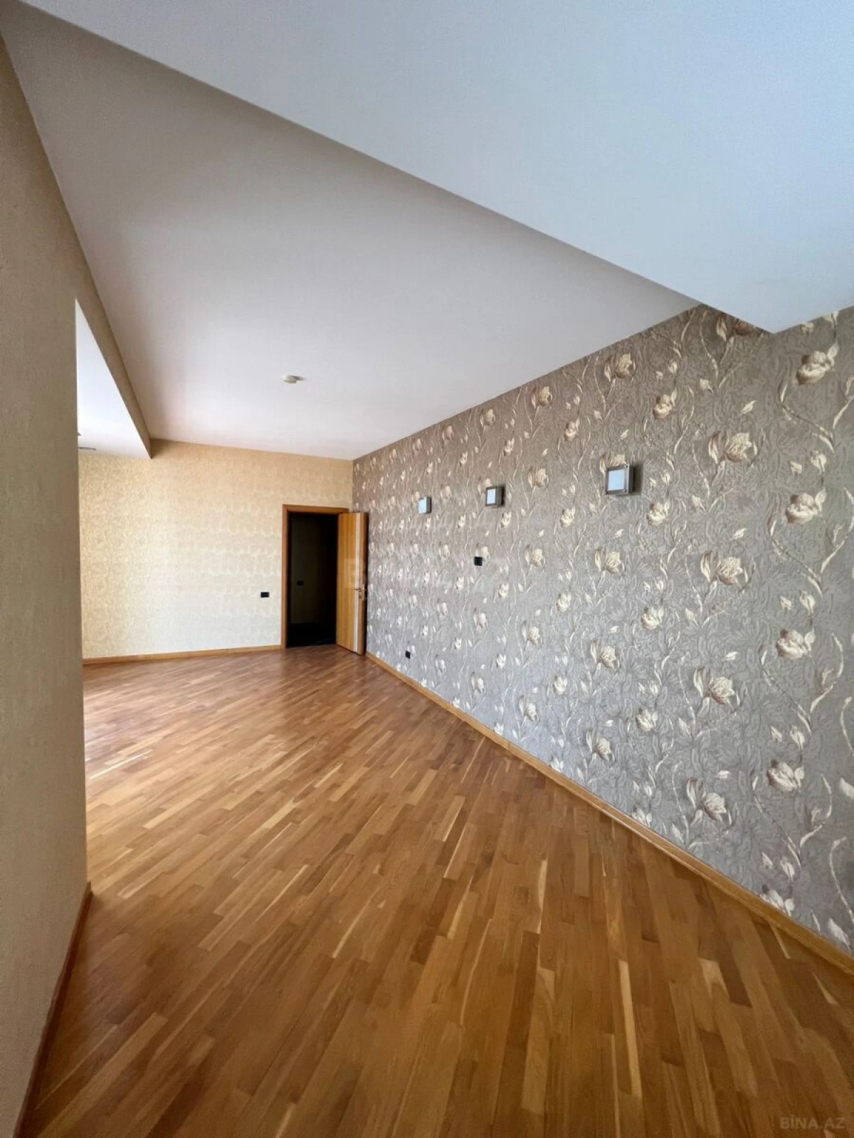 Satılır 5 otaqlı mənzil 411 m²