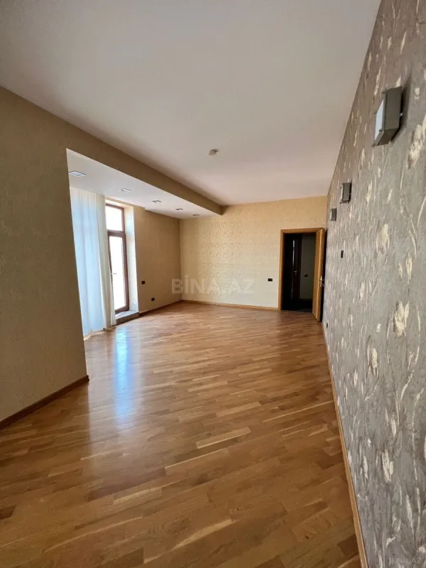 Satılır 5 otaqlı mənzil 411 m²