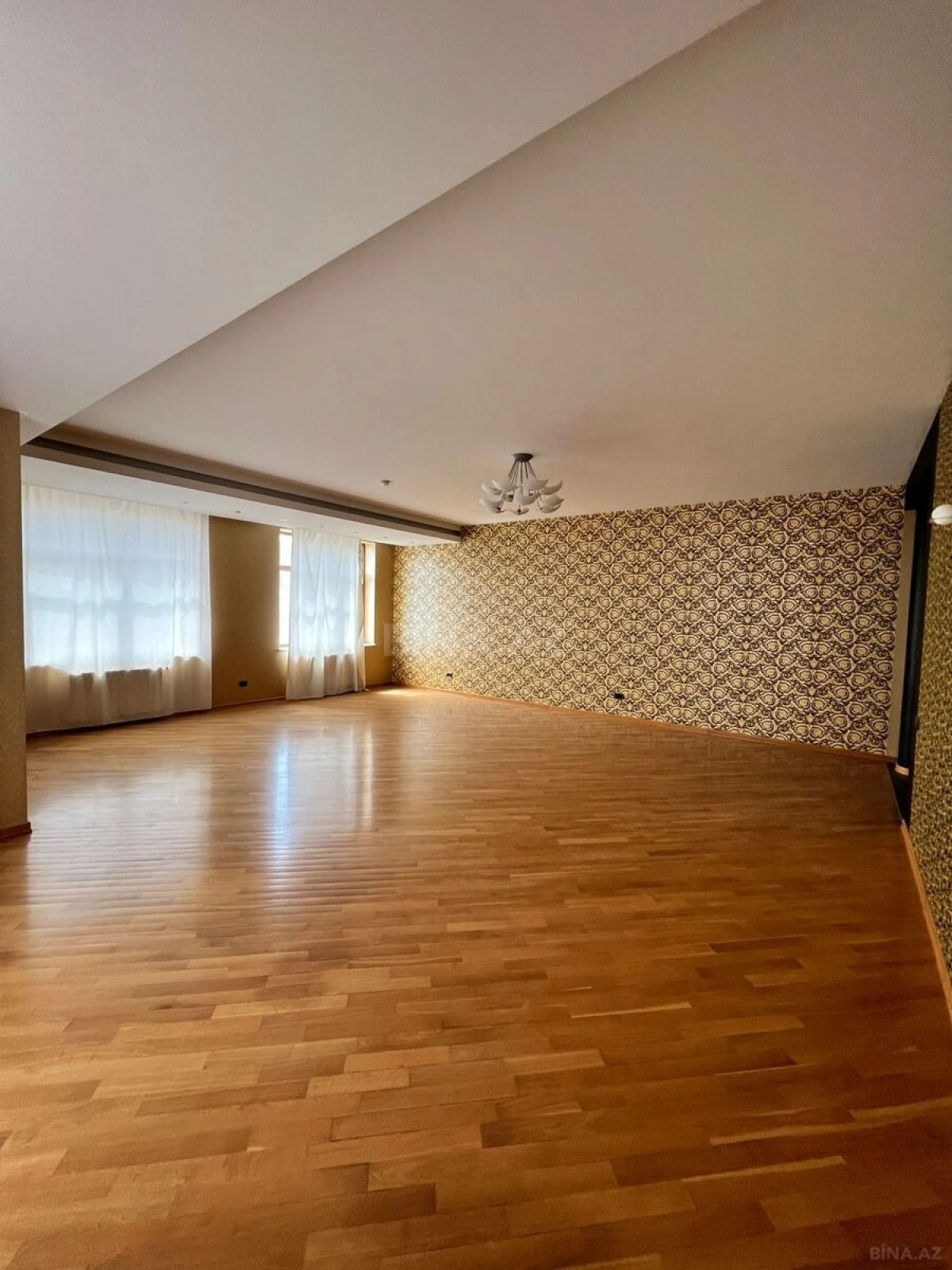 Satılır 5 otaqlı mənzil 411 m²