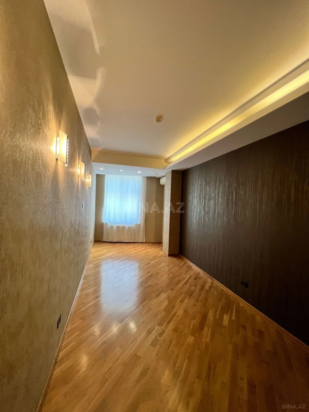 Satılır 5 otaqlı mənzil 411 m²