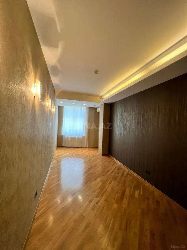Satılır 5 otaqlı mənzil 411 m²