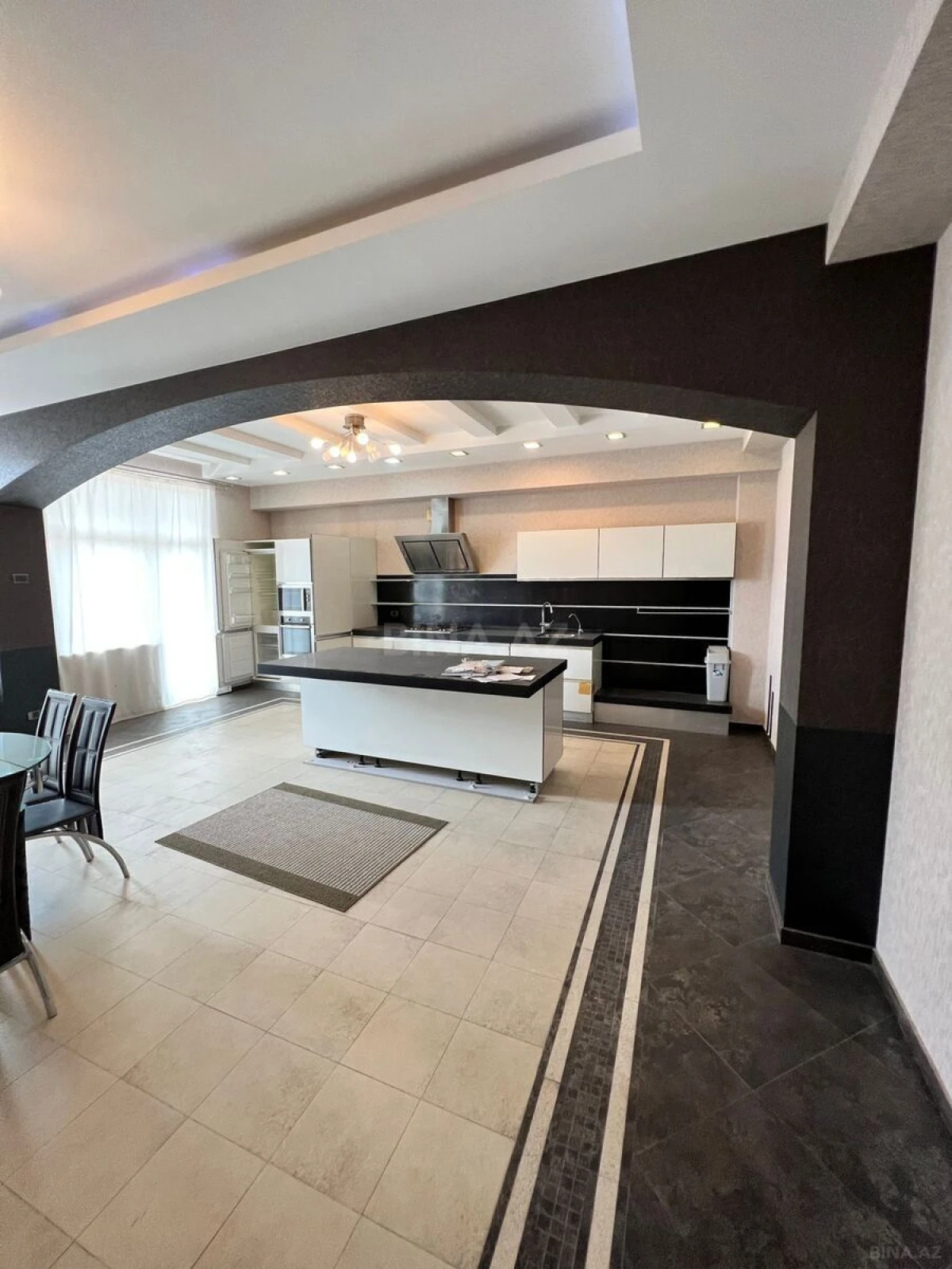 Satılır 5 otaqlı mənzil 411 m²