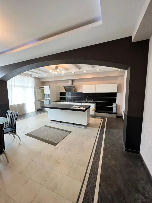 Satılır 5 otaqlı mənzil 411 m²