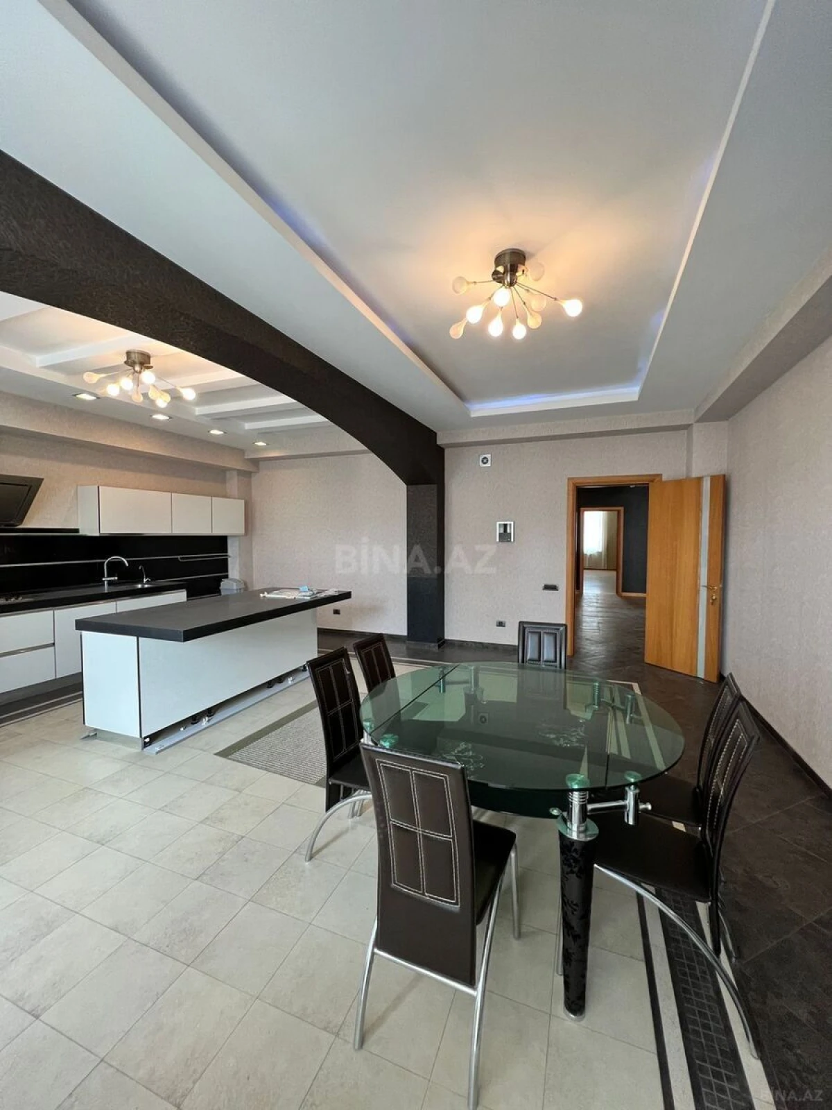 Satılır 5 otaqlı mənzil 411 m²