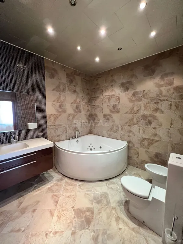 Satılır 5 otaqlı mənzil 411 m²