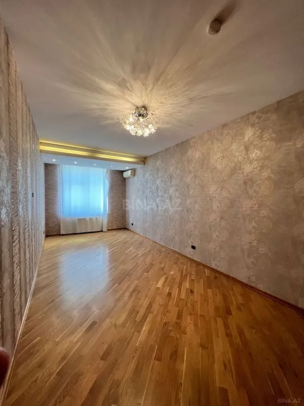 Satılır 5 otaqlı mənzil 411 m²