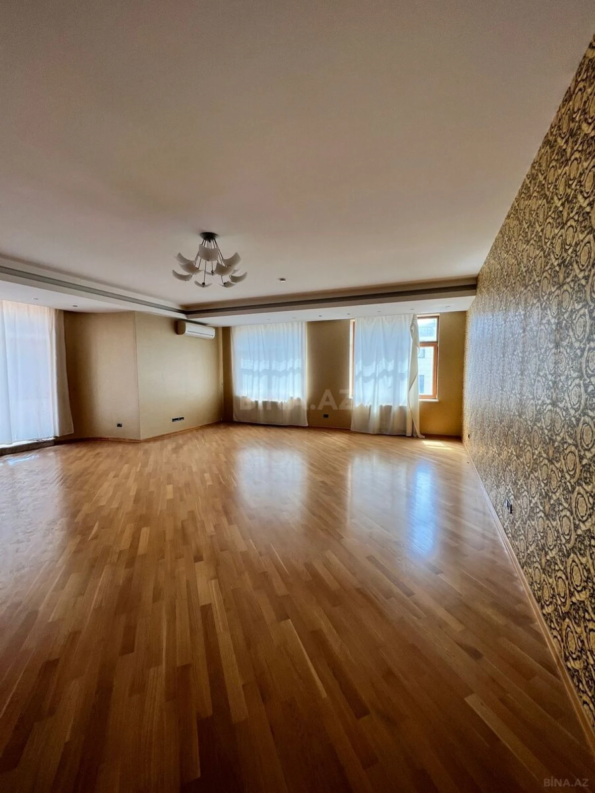 Satılır 5 otaqlı mənzil 411 m²