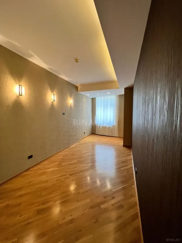 Satılır 5 otaqlı mənzil 411 m²