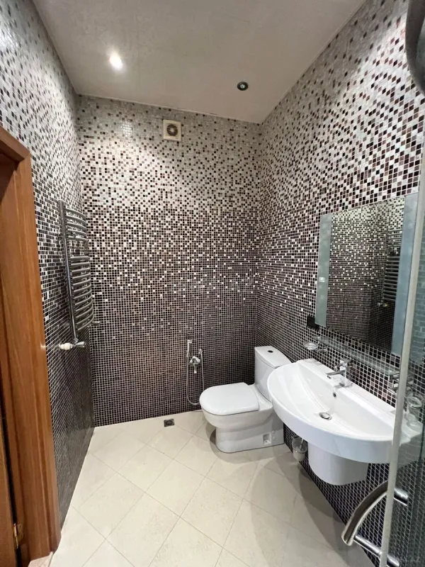 Satılır 5 otaqlı mənzil 411 m²