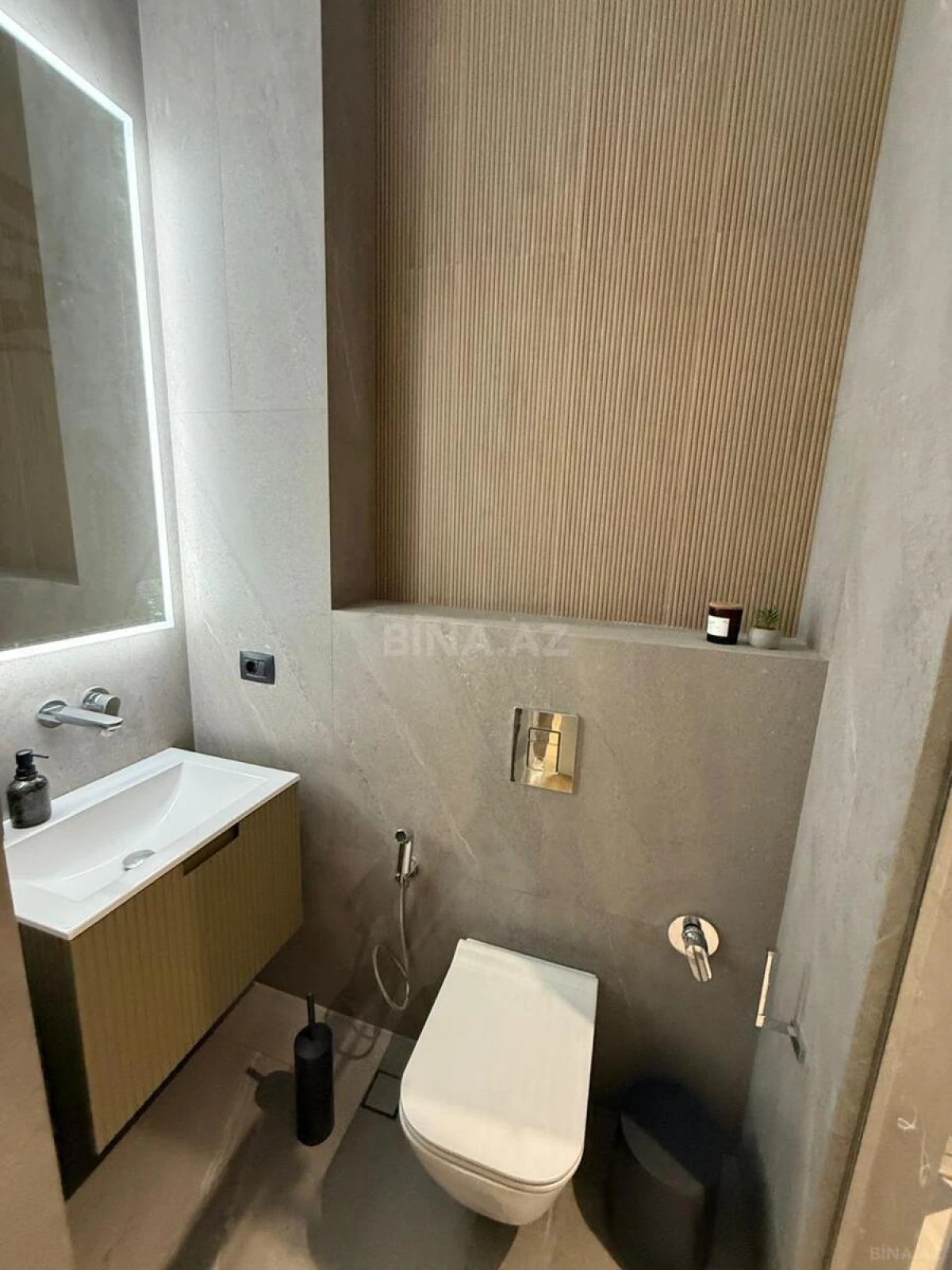Satılır 2 otaqlı mənzil 78 m²