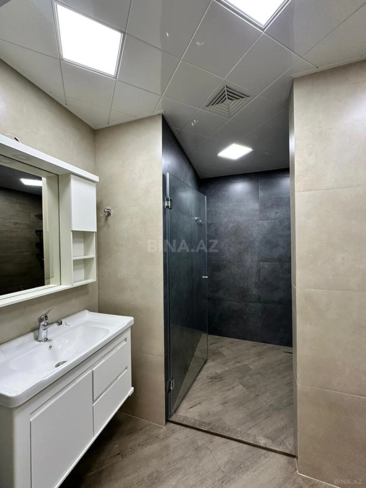 Satılır 3 otaqlı mənzil 101 m²