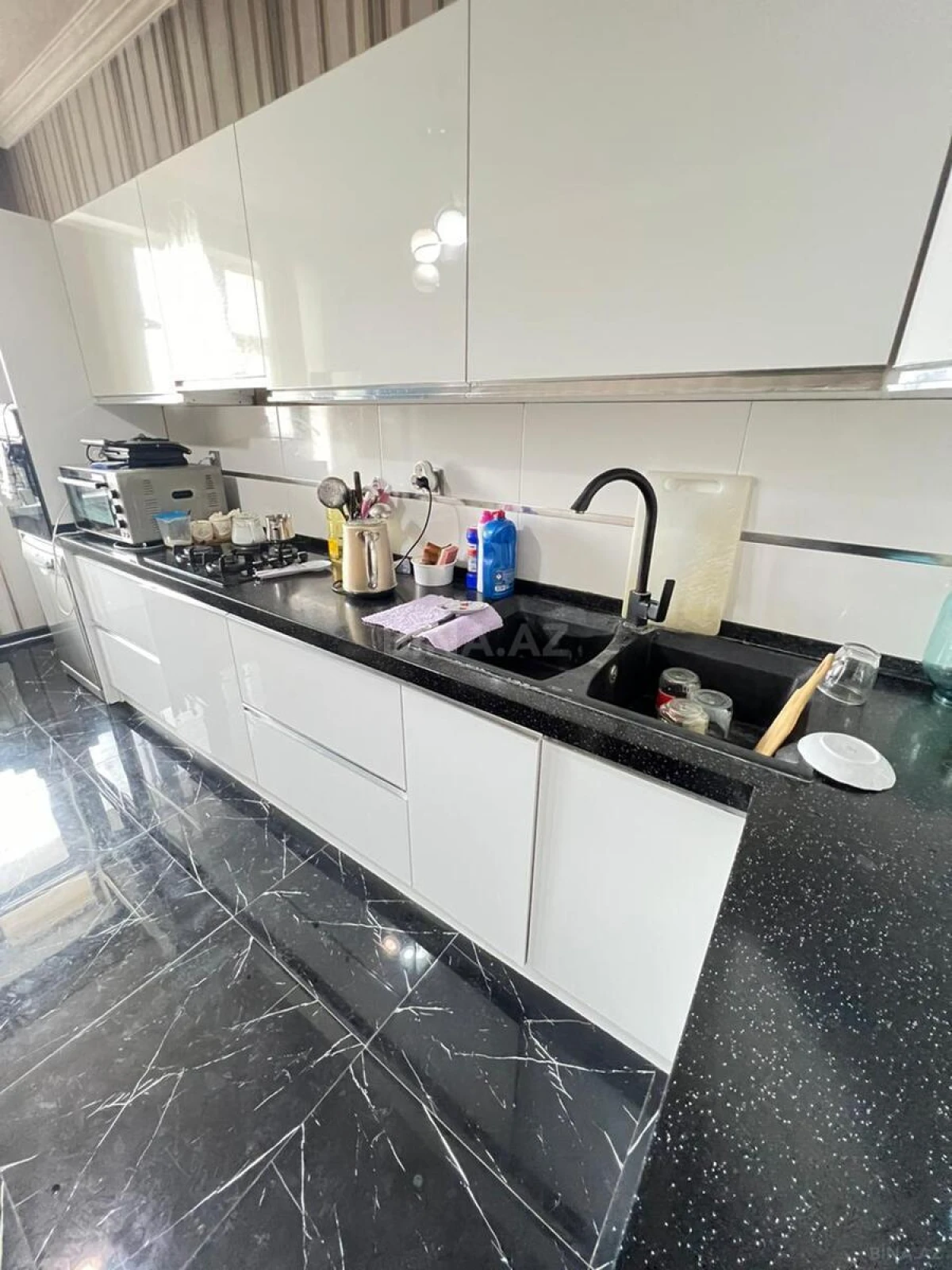 Satılır 3 otaqlı mənzil 150 m²