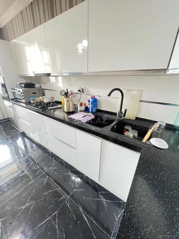 Satılır 3 otaqlı mənzil 150 m²