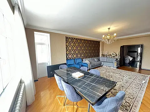 Satılır 3 otaqlı mənzil 150 m²
