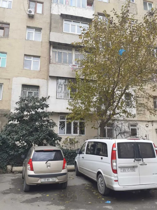 Satılır 5 otaqlı mənzil 130 m²