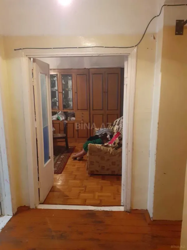 Satılır 5 otaqlı mənzil 130 m²