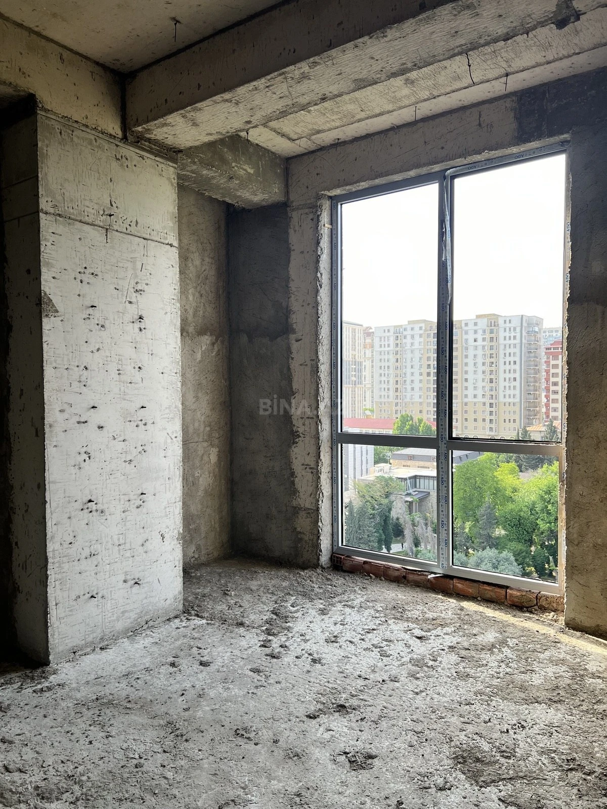 Satılır 3 otaqlı mənzil 295 m²