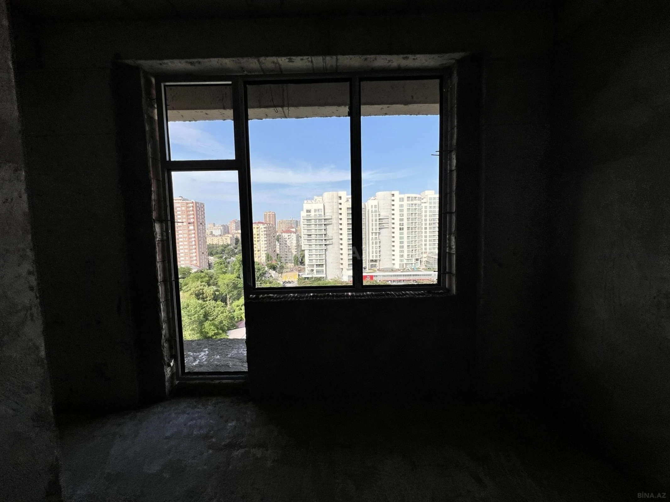 Satılır 3 otaqlı mənzil 295 m²