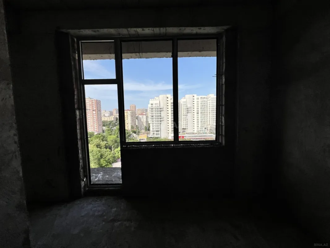 Satılır 3 otaqlı mənzil 295 m²
