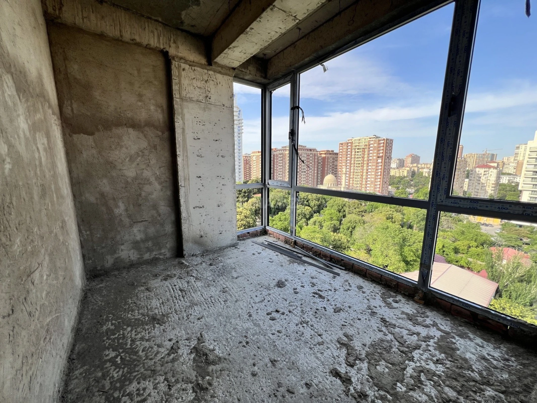 Satılır 3 otaqlı mənzil 295 m²