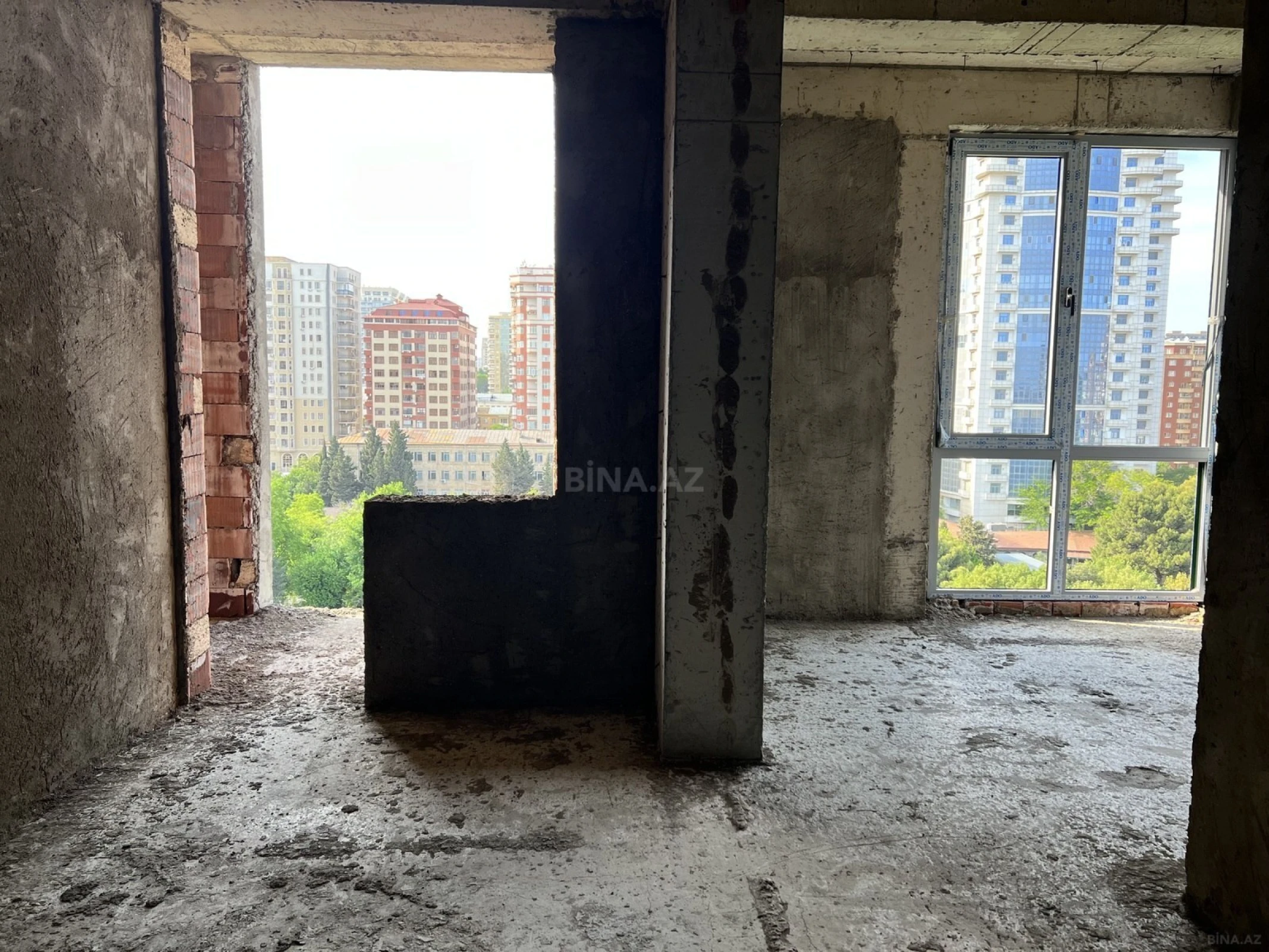Satılır 3 otaqlı mənzil 295 m²