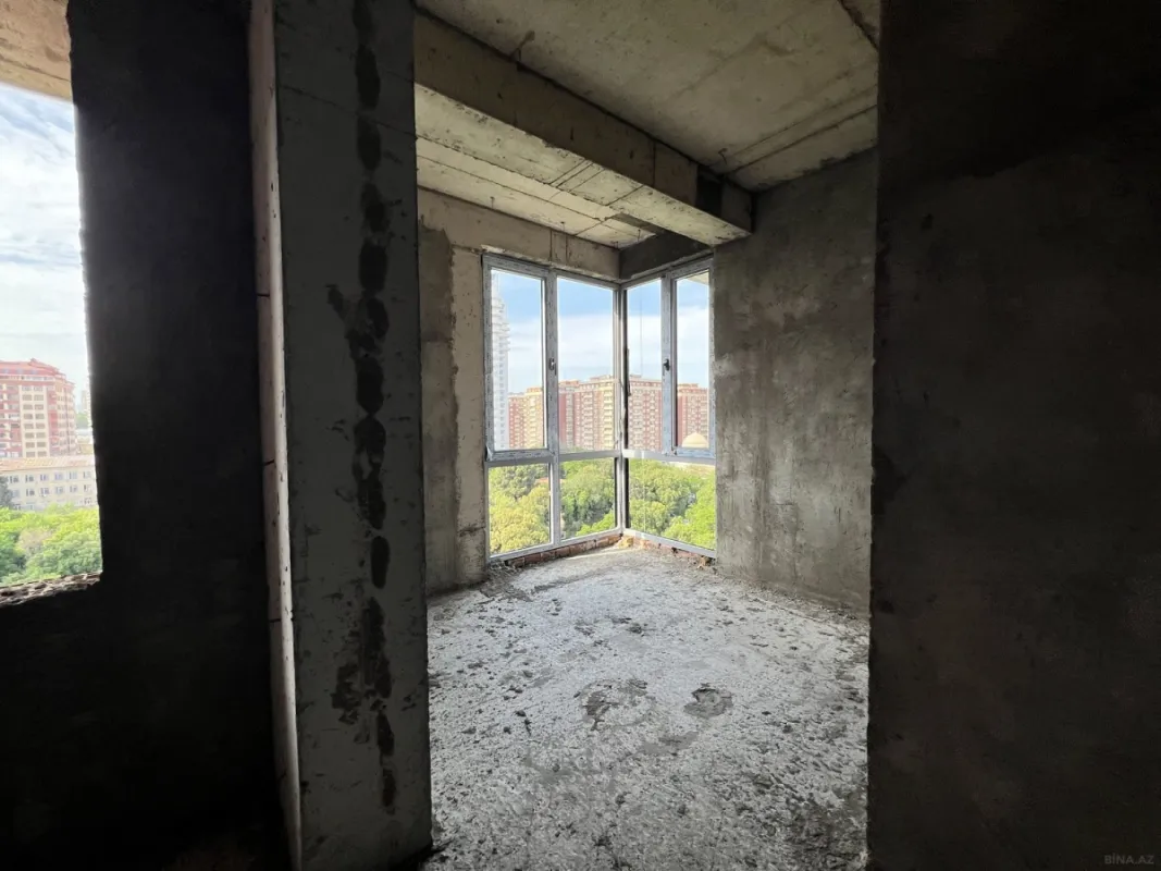 Satılır 3 otaqlı mənzil 295 m²