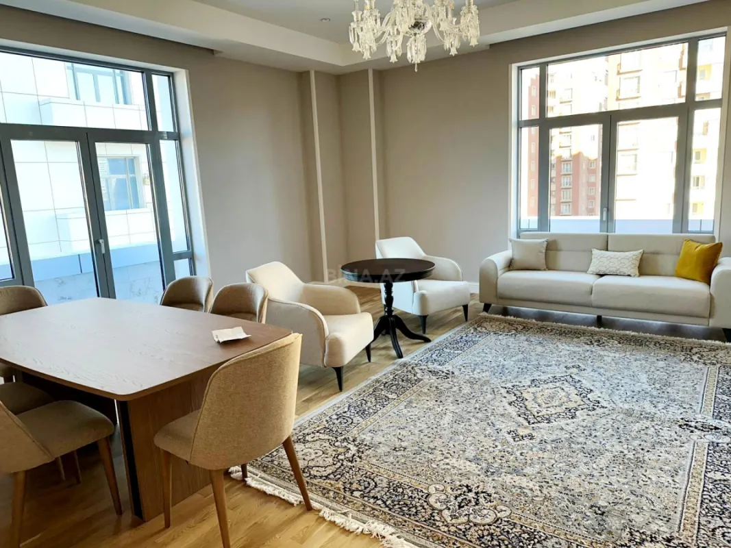 Kirayə verilir 4 otaqlı mənzil 160 m²