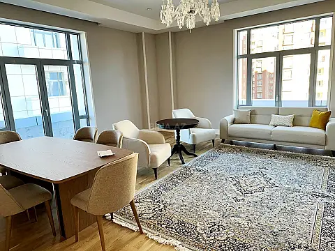 Kirayə verilir 4 otaqlı mənzil 160 m² — Bakı, Nizami 4 otaq 160.00 m²