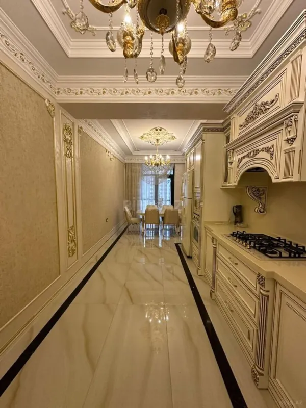 Satılır 4 otaqlı mənzil 172 m²