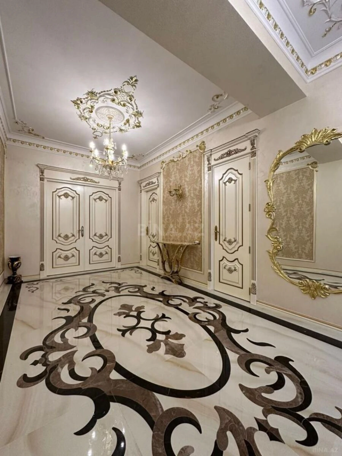 Satılır 4 otaqlı mənzil 172 m²