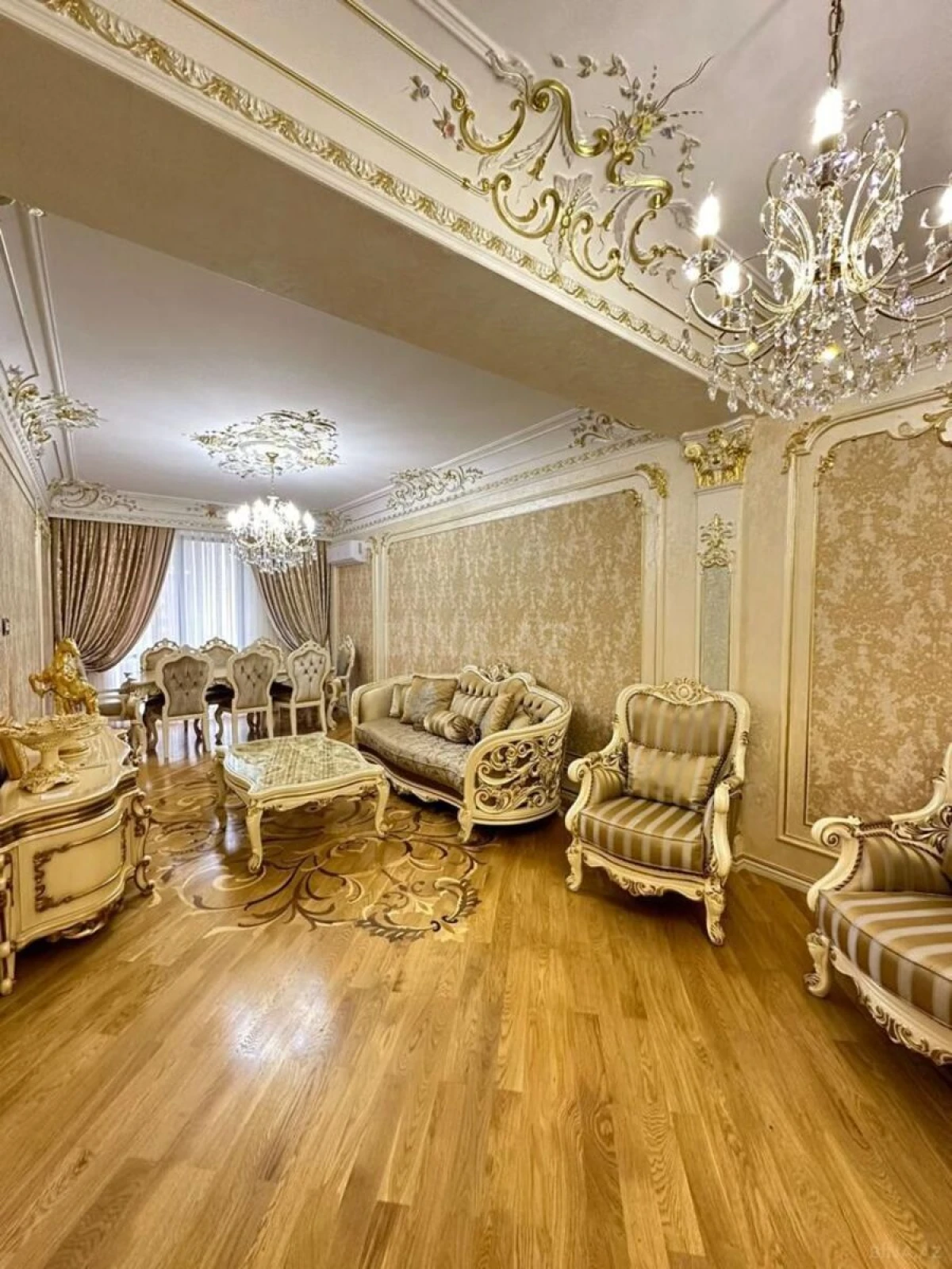 Satılır 4 otaqlı mənzil 172 m²