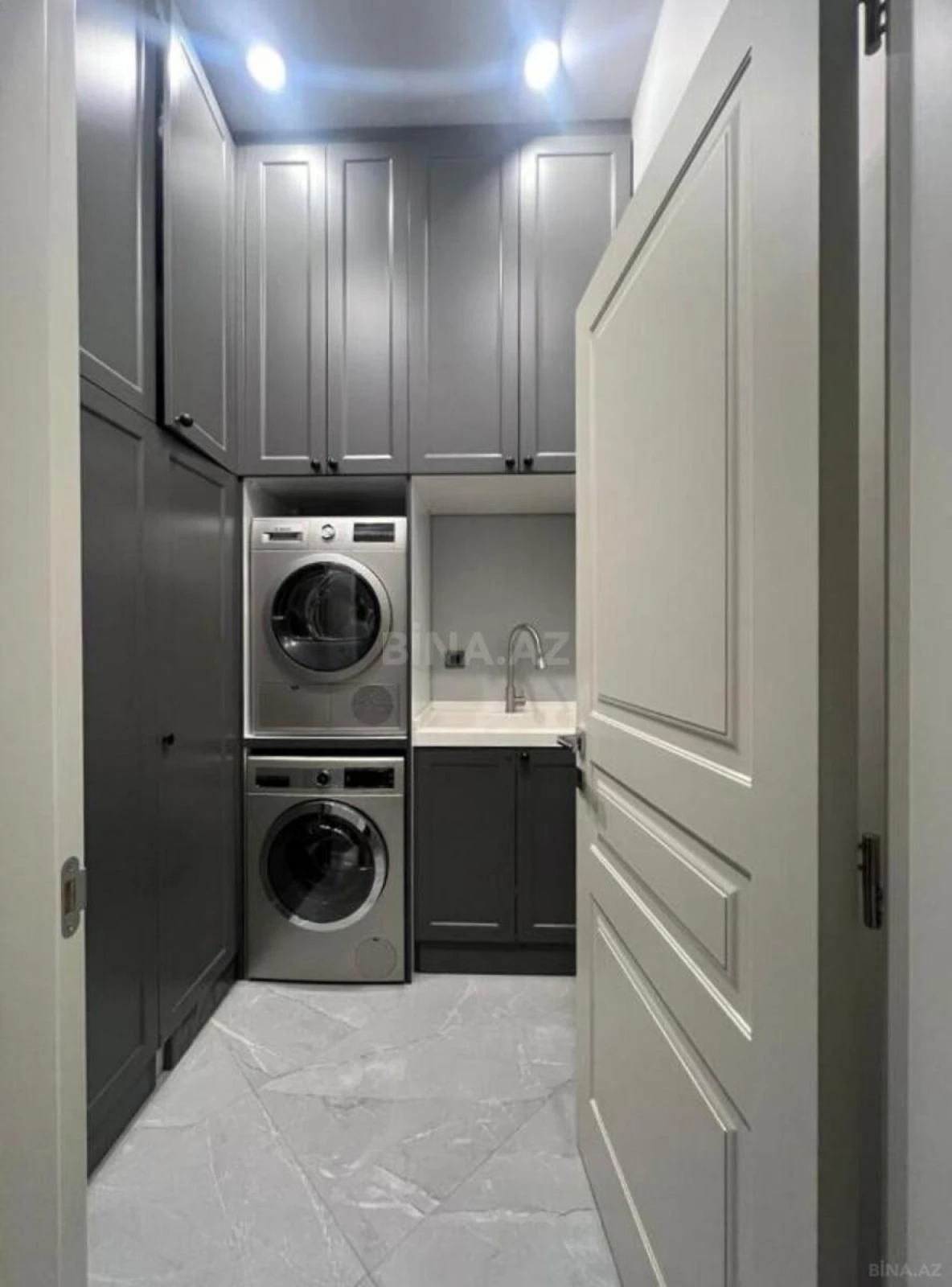 Satılır 3 otaqlı mənzil 165 m²