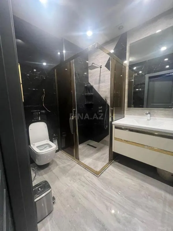 Satılır 3 otaqlı mənzil 165 m²