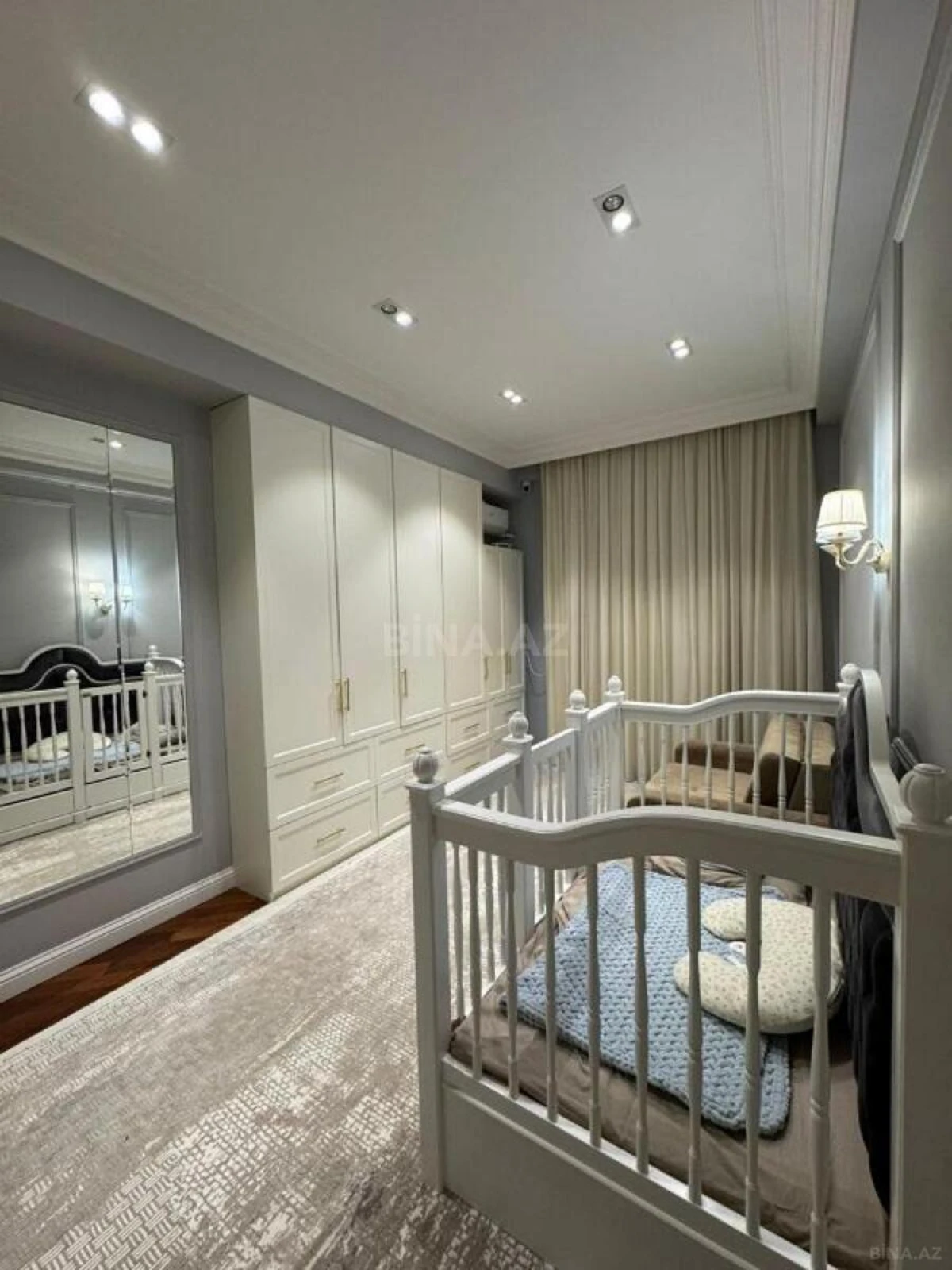 Satılır 3 otaqlı mənzil 165 m²