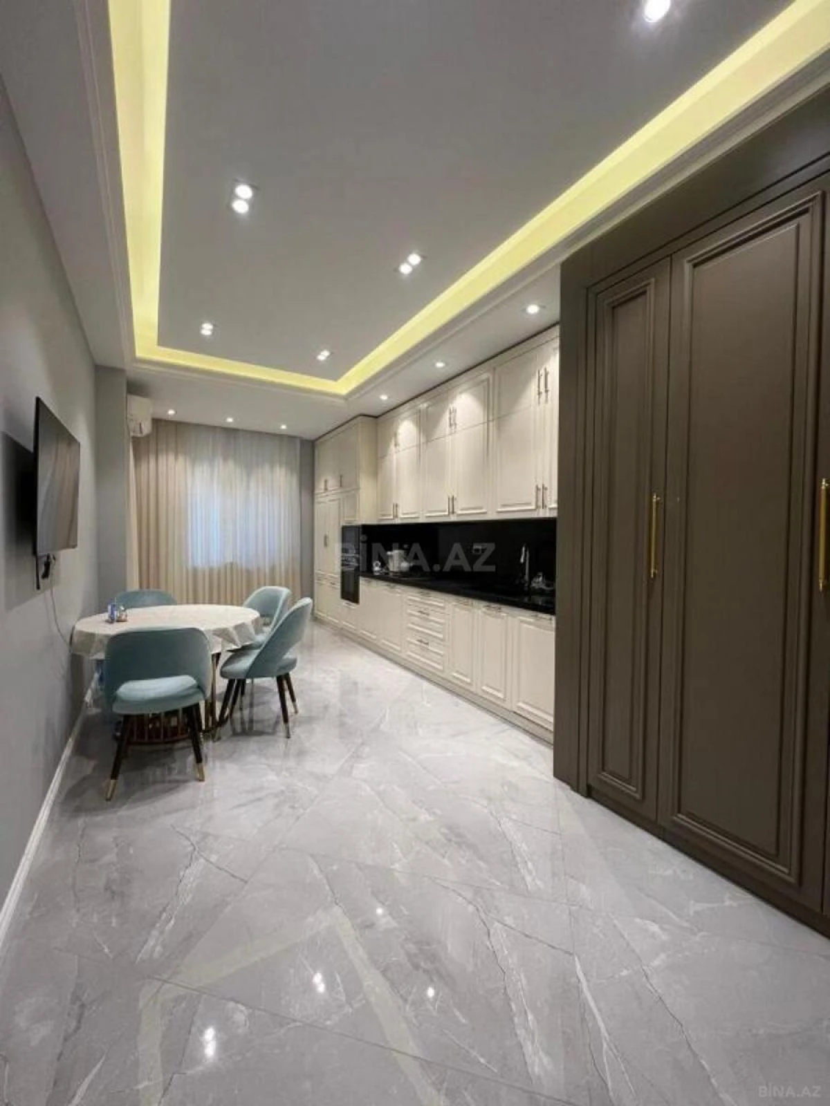 Satılır 3 otaqlı mənzil 165 m²