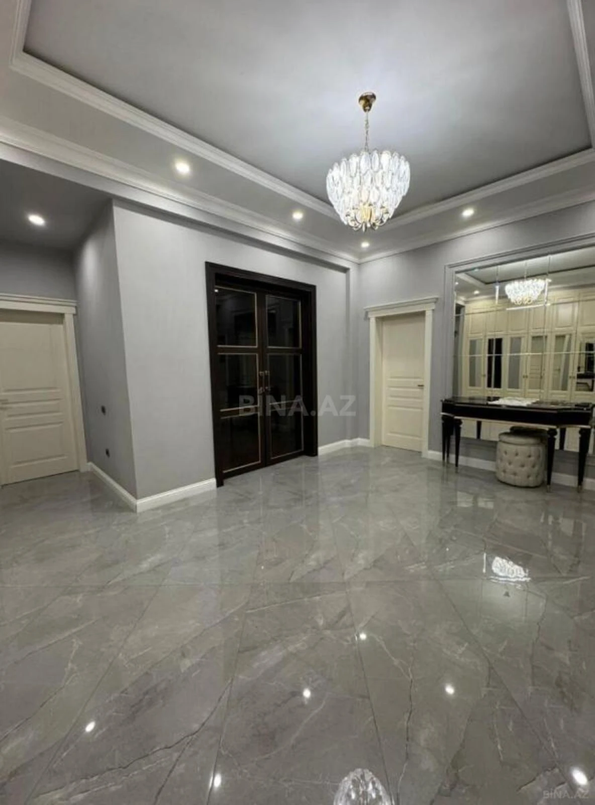 Satılır 3 otaqlı mənzil 165 m²