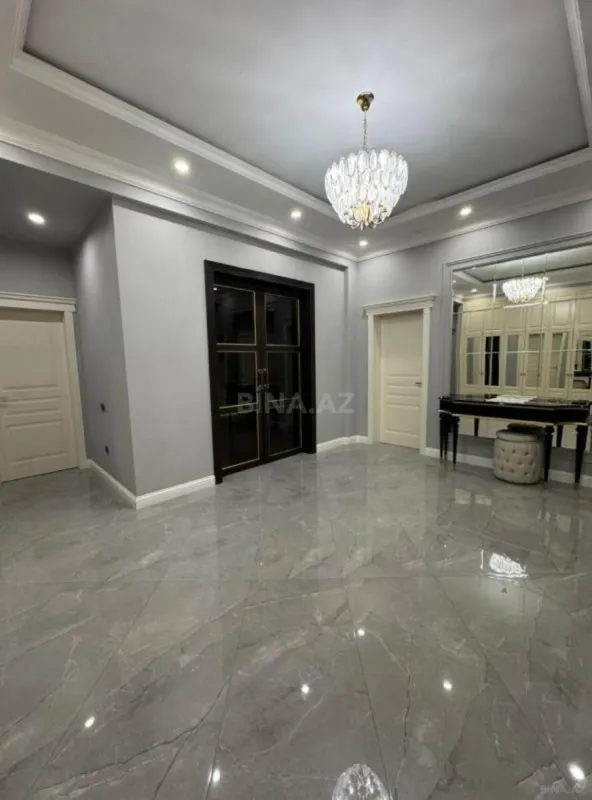 Satılır 3 otaqlı mənzil 165 m²