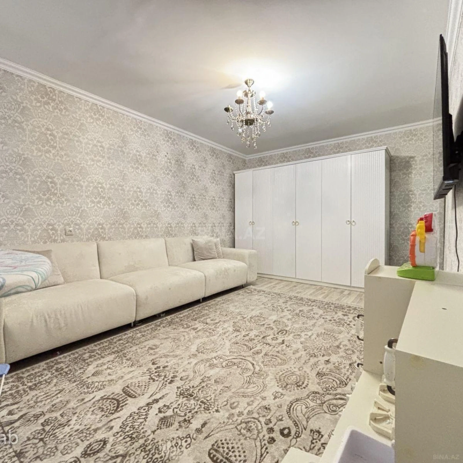 Kirayə verilir 2 otaqlı mənzil 90 m²