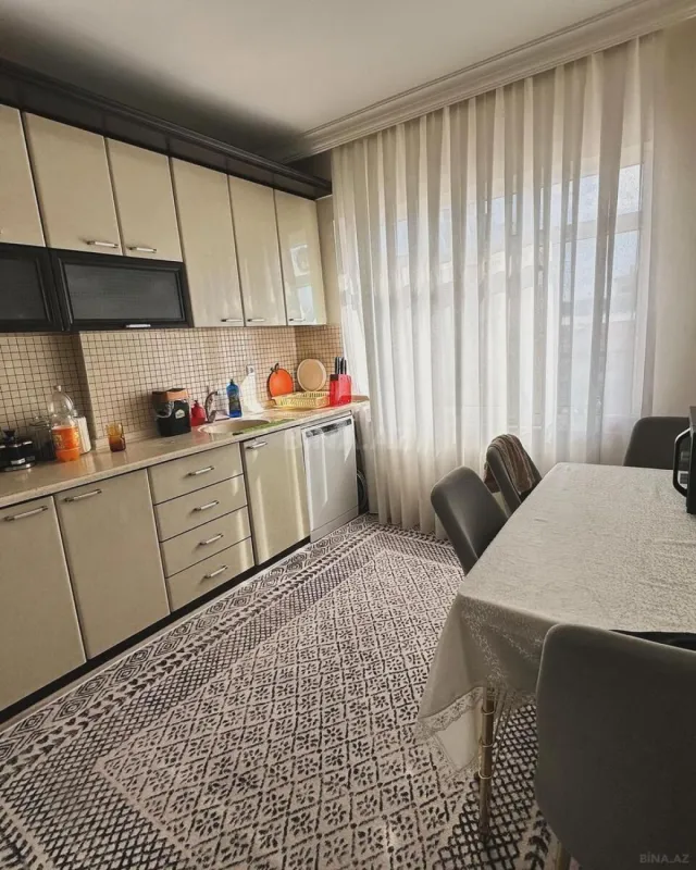 Kirayə verilir 2 otaqlı mənzil 90 m²