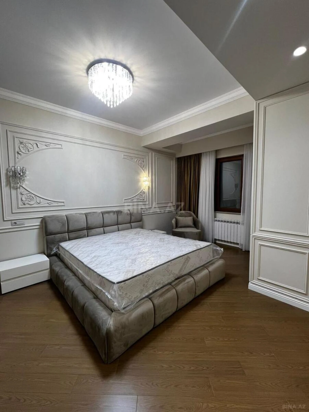 Satılır 4 otaqlı mənzil 210 m²