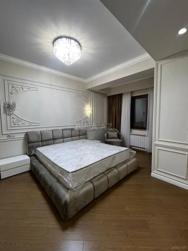 Satılır 4 otaqlı mənzil 210 m²