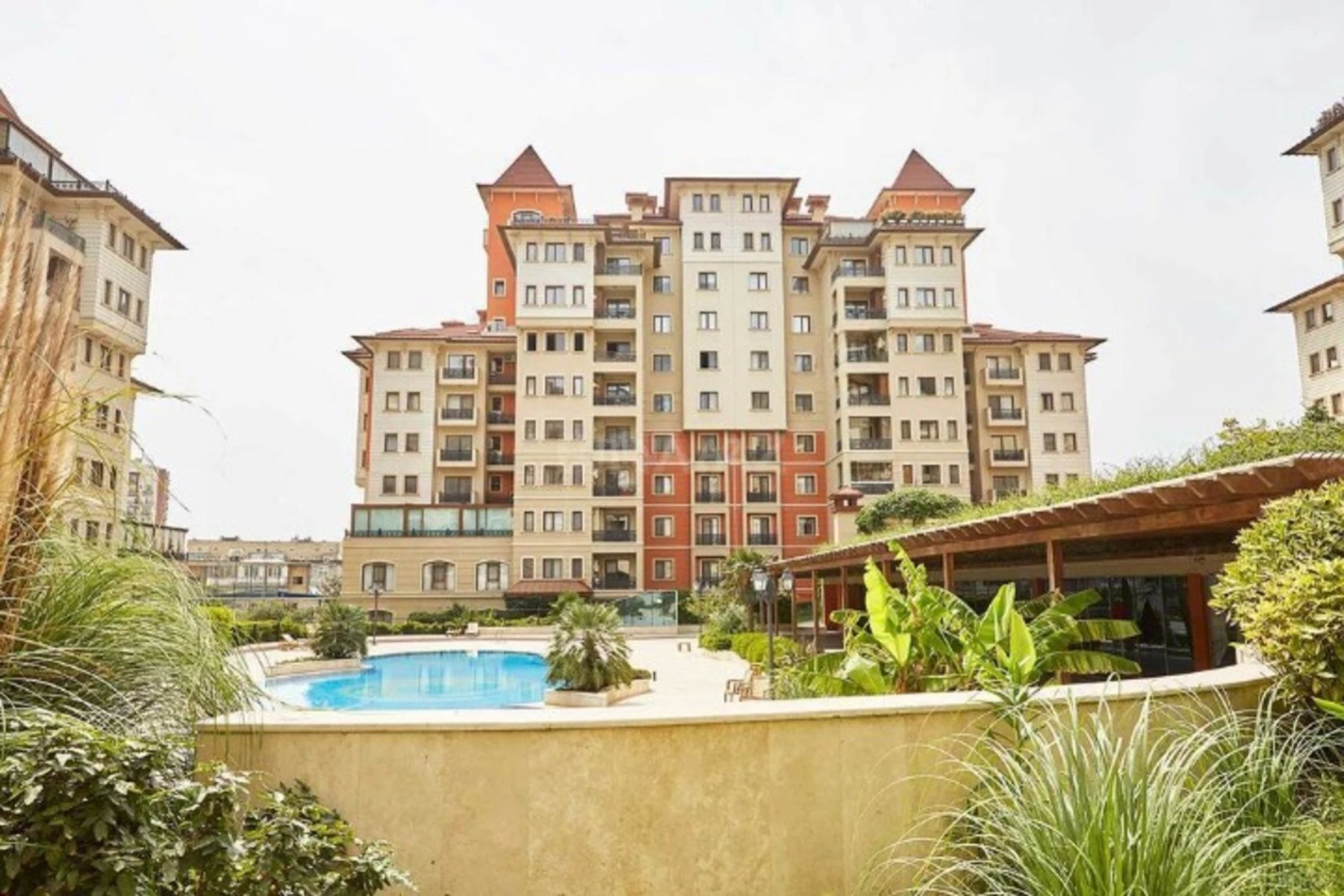 Satılır 4 otaqlı mənzil 210 m²